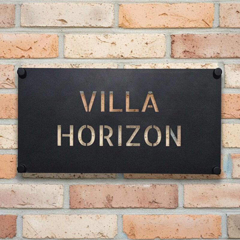 Gepersonaliseerd RVS naambordje voordeur met zwarte poedercoating